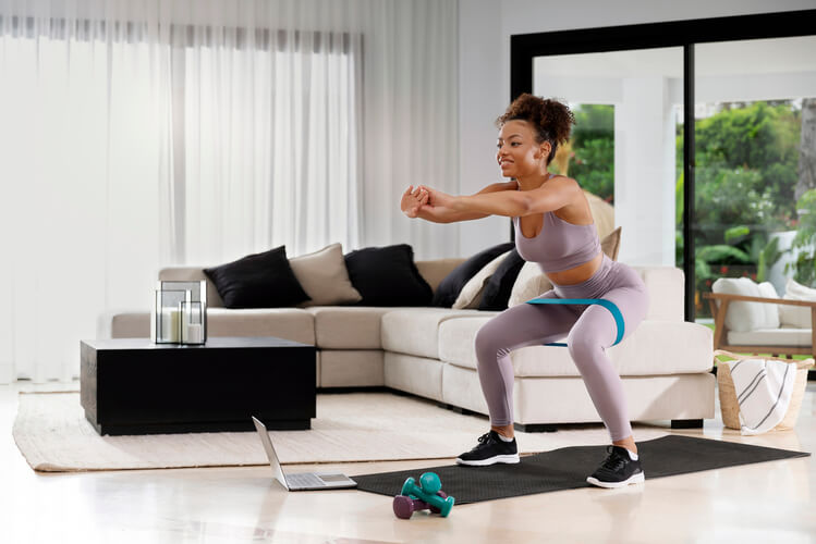 Treino em Casa: 10 Exercícios Simples para Manter a Forma Sem Sair de Casa